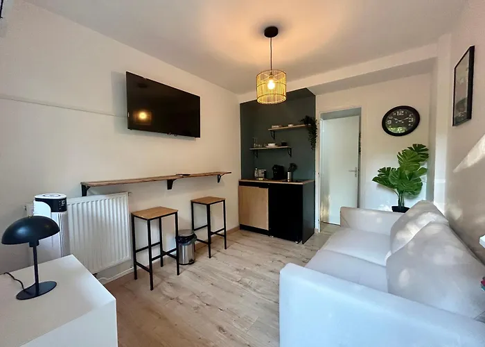 Avec Jardin Apartment